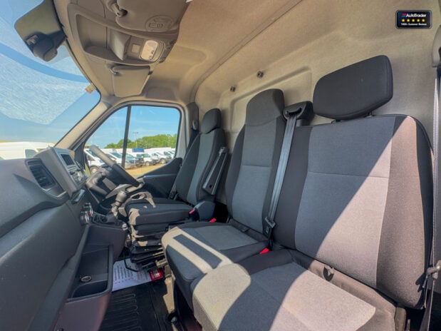 Renault Master MWB L2H2 Medium Roof 35 Business Plus Dci Air Con EURO 6 13