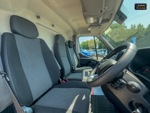 Renault Master MWB L2H2 Medium Roof 35 Business Plus Dci Air Con EURO 6 14