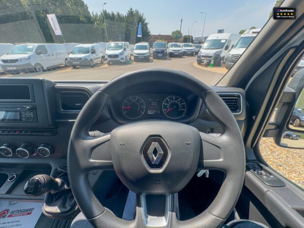 Renault Master MWB L2H2 Medium Roof 35 Business Plus Dci Air Con EURO 6 16
