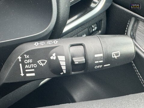 Nissan Qashqai 1.3 DIG-T MHEV N-Connecta SUV 5dr Petrol Hybrid Manual Euro 6 (s/s) (140 ps 15