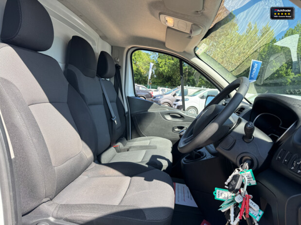 Renault Trafic SWB L1H1 [SOLD CR] Sl28 Business Plus Energy Dci Air Con Sensors EURO 6 16