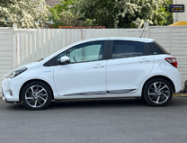 Toyota Yaris 1.5 VVT-h Y20 Bi-tone Hatchback 5dr Petrol Hybrid E-CVT Euro 6 (s/s) (100 p 6