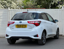 Toyota Yaris 1.5 VVT-h Y20 Bi-tone Hatchback 5dr Petrol Hybrid E-CVT Euro 6 (s/s) (100 p 4