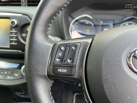 Toyota Yaris 1.5 VVT-h Y20 Bi-tone Hatchback 5dr Petrol Hybrid E-CVT Euro 6 (s/s) (100 p 20