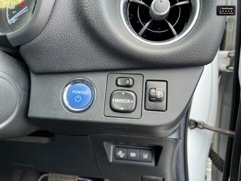 Toyota Yaris 1.5 VVT-h Y20 Bi-tone Hatchback 5dr Petrol Hybrid E-CVT Euro 6 (s/s) (100 p 22