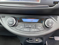 Toyota Yaris 1.5 VVT-h Y20 Bi-tone Hatchback 5dr Petrol Hybrid E-CVT Euro 6 (s/s) (100 p 27