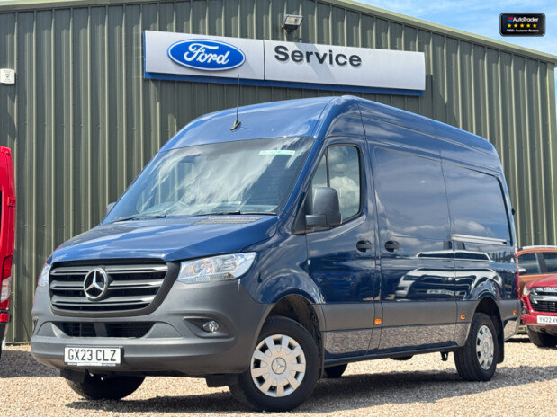 Mercedes-Benz Sprinter MWB L2H2 Medium Roof 317 Cdi Progressive Camera Tow Bar EURO 6 1