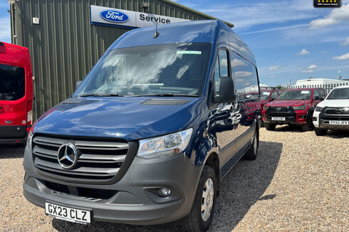 Mercedes-Benz Sprinter MWB L2H2 Medium Roof 317 Cdi Progressive Camera Tow Bar EURO 6
