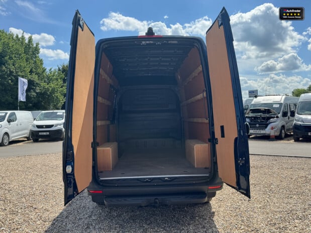 Mercedes-Benz Sprinter MWB L2H2 Medium Roof 317 Cdi Progressive Camera Tow Bar EURO 6 8