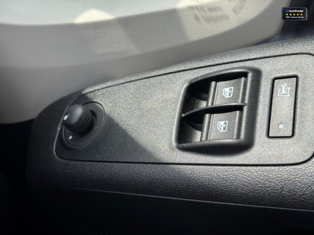 Peugeot Boxer XLWB L4H2 Medium Roof 435 Professional Air Con Nav Sensors EURO 6 24