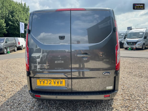 Ford Transit Custom Crew Cab SWB L1H1 300 Limited Air Con Alloys Cam Sensors EURO 6 8
