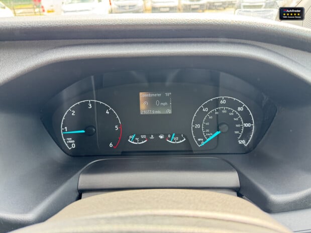 Ford Transit Custom Crew Cab SWB L1H1 300 Limited Air Con Alloys Cam Sensors EURO 6 25