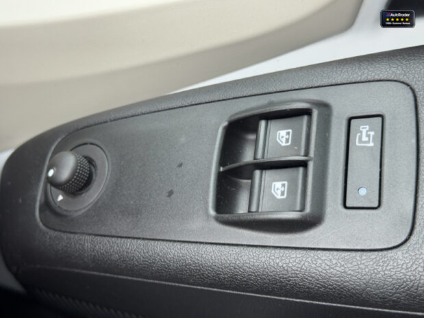 Peugeot Boxer LWB L3H2 Medium Roof Bluehdi 335 Professional Air Con Cruise Nav EURO 6 24