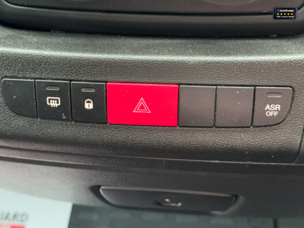 Peugeot Boxer LWB L3H2 Medium Roof Bluehdi 335 Professional Air Con Cruise Nav EURO 6 31