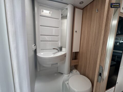 Sunlight A72 6 Berth|6 Belts|Rear Bunk Beds|Full Dinette|Kitchen|Shower 16