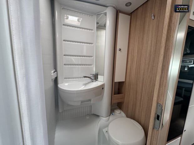 Sunlight A72 6 Berth|6 Belts|Rear Bunk Beds|Full Dinette|Kitchen|Shower 15