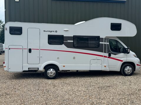 Sunlight A72 6 Berth|6 Belts|Rear Bunk Beds|Full Dinette|Kitchen|Shower 36