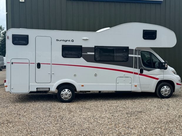 Sunlight A72 6 Berth|6 Belts|Rear Bunk Beds|Full Dinette|Kitchen|Shower 36