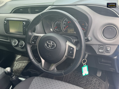 Toyota Yaris 1.33 Dual VVT-i Icon Hatchback 5dr Petrol Manual Euro 5 Euro 5 (99 ps) 11