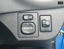 Toyota Yaris 1.33 Dual VVT-i Icon Hatchback 5dr Petrol Manual Euro 5 Euro 5 (99 ps) 14