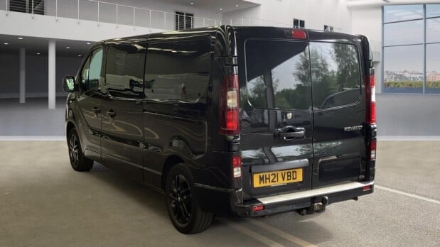 Renault Trafic AUTO Crew LWB L2 Black Edition 170hp Energy Alloy Air 6 Seat Cruise Nav NO 3