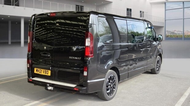 Renault Trafic AUTO Crew LWB L2 Black Edition 170hp Energy Alloy Air 6 Seat Cruise Nav NO 4