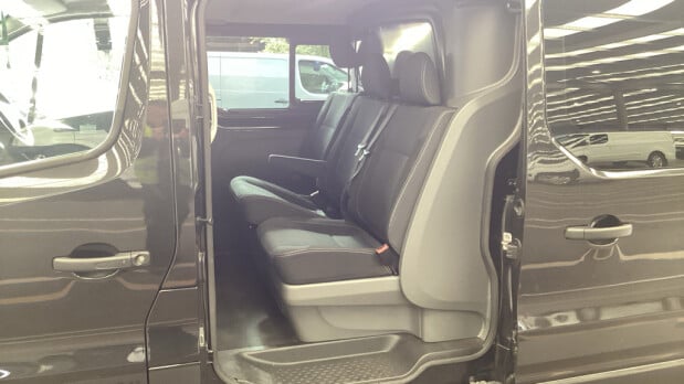 Renault Trafic AUTO Crew LWB L2 Black Edition 170hp Energy Alloy Air 6 Seat Cruise Nav NO 9