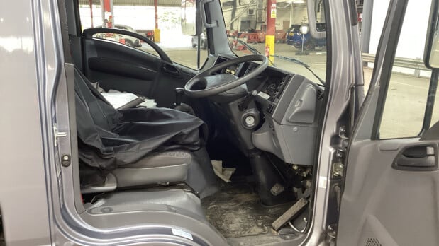 Isuzu Grafter Dropside SWB L1 N35.125S Hands-free Audio 3 Seats + Toolbox EURO 6 8