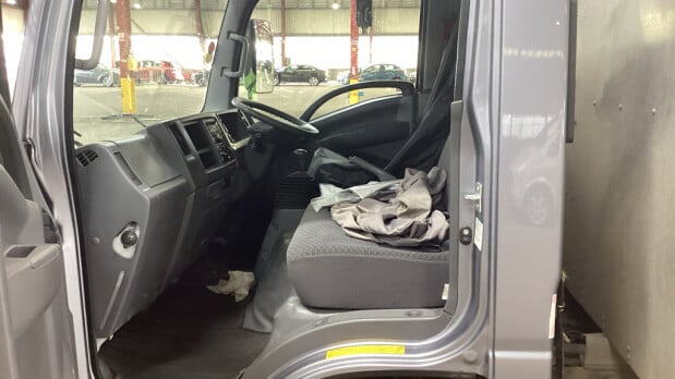 Isuzu Grafter Dropside SWB L1 N35.125S Hands-free Audio 3 Seats + Toolbox EURO 6 9