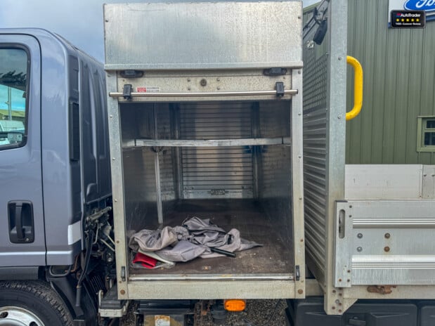 Isuzu Grafter Dropside SWB L1 N35.125S Hands-free Audio 3 Seats + Toolbox EURO 6 10