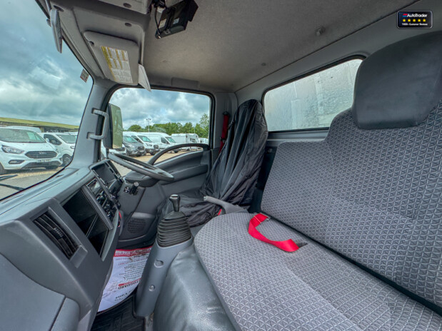 Isuzu Grafter Dropside SWB L1 N35.125S Hands-free Audio 3 Seats + Toolbox EURO 6 14