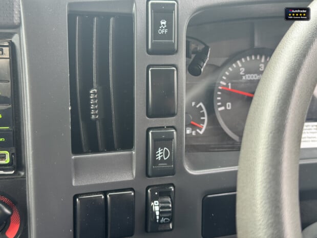 Isuzu Grafter Dropside SWB L1 N35.125S Hands-free Audio 3 Seats + Toolbox EURO 6 22