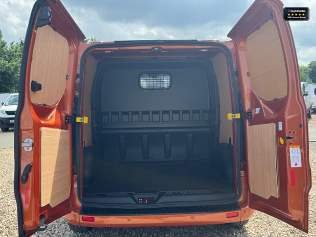 Ford Transit Custom Crew Cab [SOLD SM] AUTO SWB L1H1 320 Sport Air Con Cam Sensors EURO 6 NO VA 9