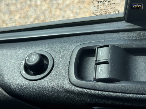Ford Transit Custom Crew Cab [SOLD SM] AUTO SWB L1H1 320 Sport Air Con Cam Sensors EURO 6 NO VA 27