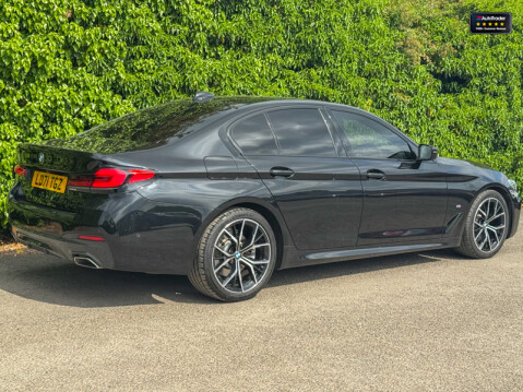 BMW 5 Series 520i MHT M Sport Saloon 4dr Petrol Hybrid Steptronic Euro 6 (s/s) (184 ps) 3