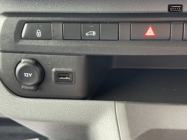 Vauxhall Vivaro SWB L1H1 Low Roof F3100 Dynamic Air Con Sensors EURO 6 33
