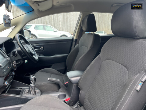 Kia Carens 1.6 GDi 2 MPV 5dr Petrol Manual Euro 6 (s/s) (133 bhp)[Tadley] 15