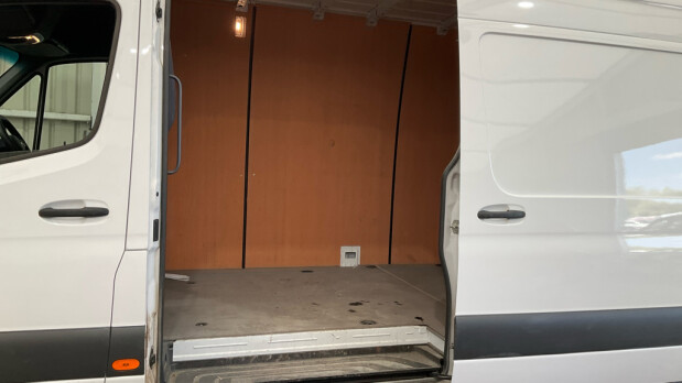 Mercedes-Benz Sprinter LWB L3H2 [SOLD MM] High Roof 315 Cdi Progressive RWD Carplay EURO 6 8
