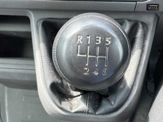 Volkswagen Crafter AIR CON! MWB L2H2 High Roof Cr35 Tdi Startline AIR CON! EURO 6 32