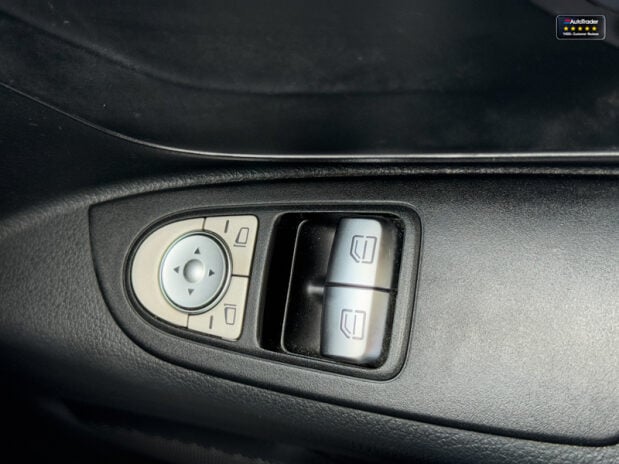 Mercedes-Benz Vito AUTO CrewCab LWB L2 119 Bluetec Sport 5 Seat Sony 29