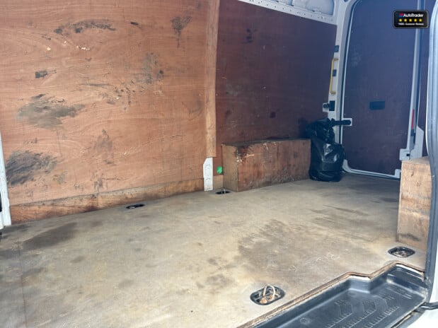 Volkswagen Crafter MWB L2 High [SOLD MM] Roof Cr35 Tdi Trendline Air Con Sensors EURO 6 11