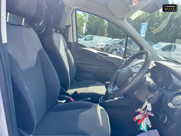 Ford Transit Courier SWB L1H1 [SOLD SM] Low Roof Base Side Door Bluetooth EURO 6 15