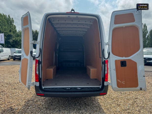 Mercedes-Benz Sprinter LWB L3H2 Medium Roof 315 Cdi Premium 150ps Cruise Sensors EURO 6 8