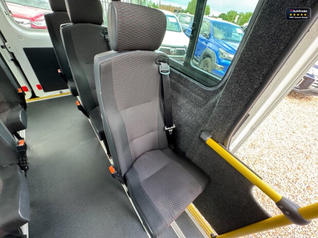 Peugeot Boxer Bluehdi 335 L3H2 Professional W/V Minibus 16
