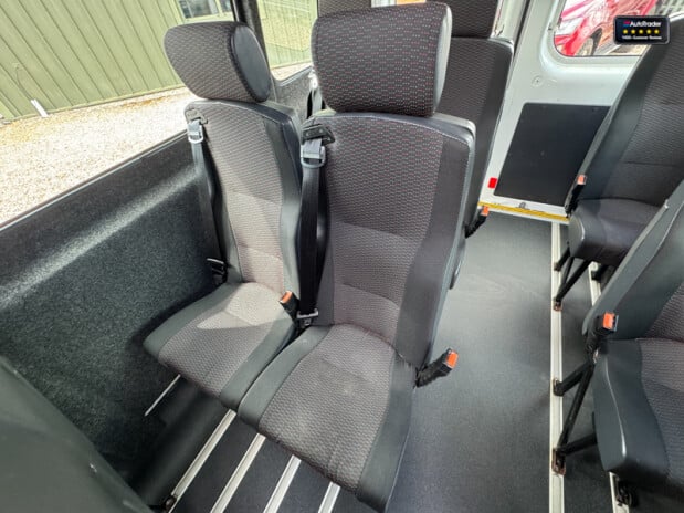 Peugeot Boxer Bluehdi 335 L3H2 Professional W/V Minibus 17
