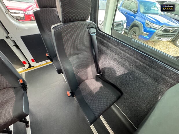 Peugeot Boxer Bluehdi 335 L3H2 Professional W/V Minibus 18
