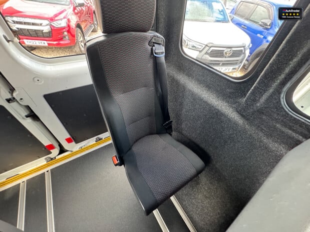 Peugeot Boxer Bluehdi 335 L3H2 Professional W/V Minibus 20
