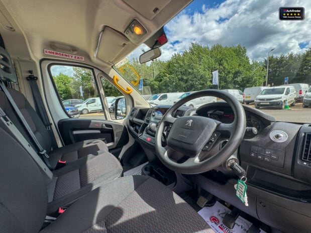 Peugeot Boxer Bluehdi 335 L3H2 Professional W/V Minibus 27
