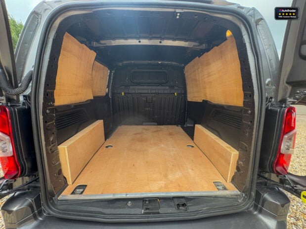 Peugeot Partner SWB L1H1 Bluehdi Asphalt Premium Air Con Cruise EU 9
