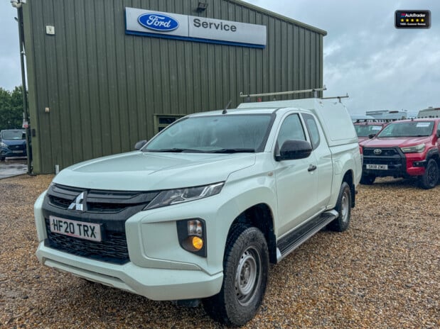 Mitsubishi L200 Crew Cab 4X4 2.2 DI-D CC 4WD 150ps EURO 6 2